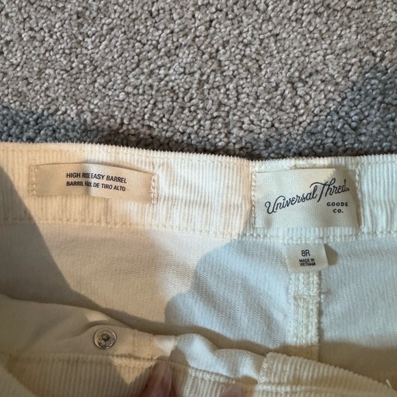 Universal Thread Off-White High Rise Barrel Jeans - Picture 2 of 2